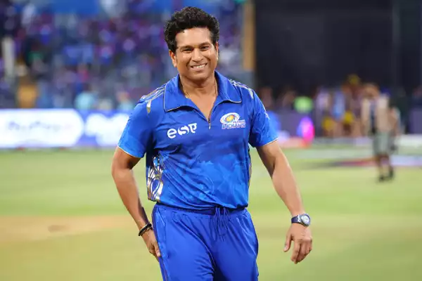 Sachin Tendulkar met differently-abled cricketer Amir Hussain in Kashmir during his trip with family, gifts autographed bat, encourages him to inspire others.