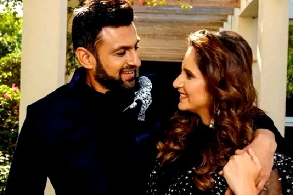 Shoaib Malik confirmed his marriage to actress Pakistani Sana Javed, putting an end to speculation about his split from Sania Mirza. It was later revealed that Mirza had filed for divorce through a process known as 'khula'.