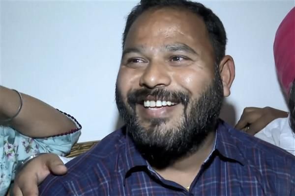 Manoj Sonkar of the BJP defeated the AAP's Kuldeep Kumar after the returning officer declared as invalid eight votes of the coalition partners, drawing accusations of tampering with ballots.
